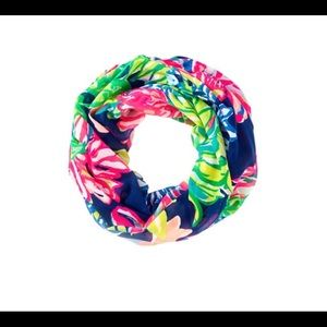 Like new Lilly Navy Travelers Palm infinity Scarf